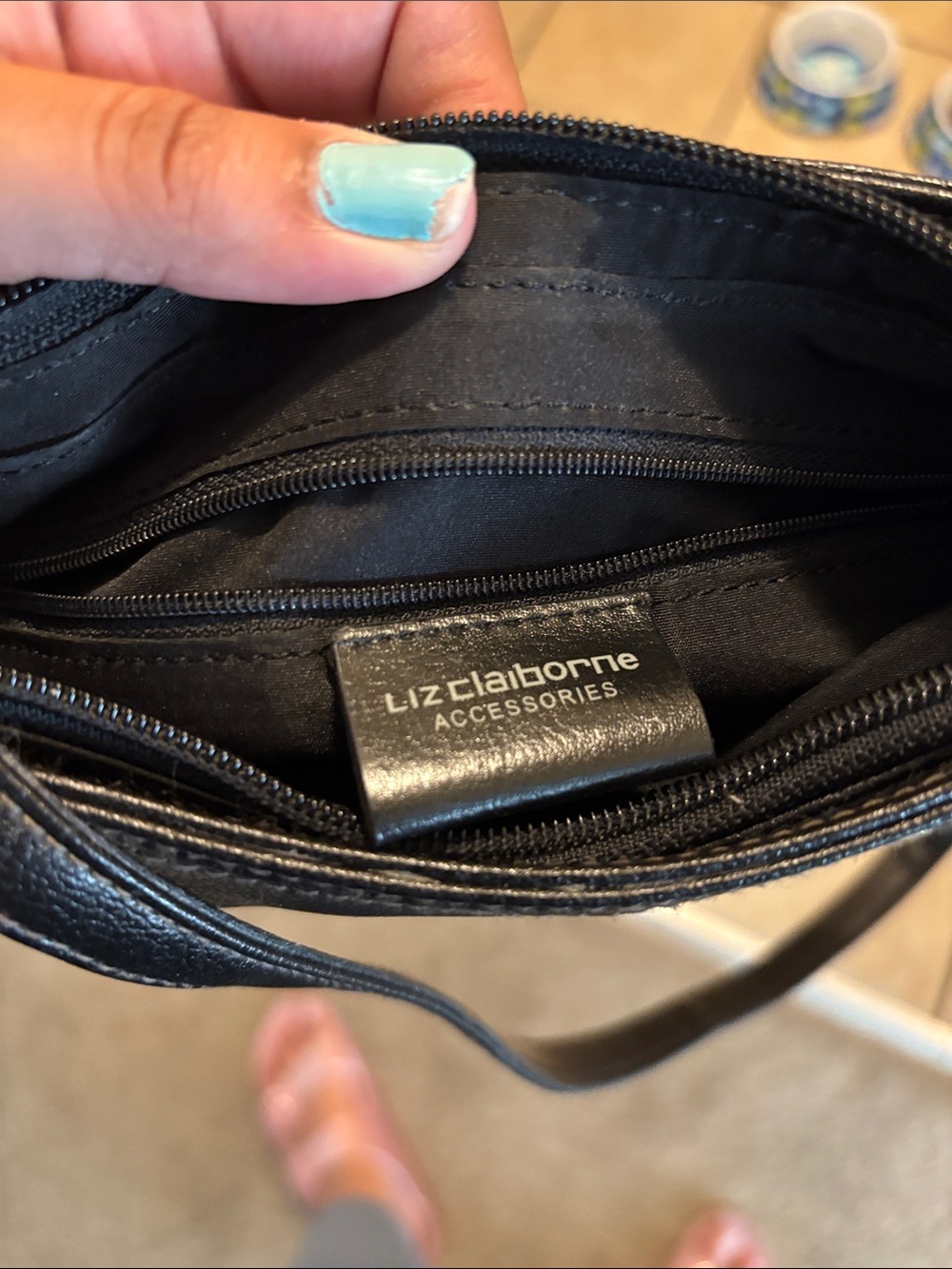 Classic Black Leather Shoulder Bag - Women's Tote - Picture 5 of 6